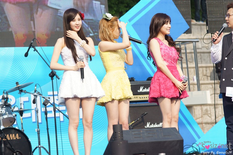[PIC][25-05-2013]TaeTiSeo biểu diễn tại "Kyungbok Alumni Festival" ở trường THPT Kyungbok vào chiều nay 0346893751A0BA2827F9CD