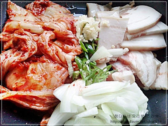 돼지고기 듬뿍 들어간 국가대표 김치찌개