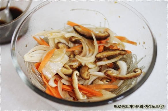 전자렌지로 쉽게 만드는 반찬모음(잡채,진미채,깻잎,오징어,버섯