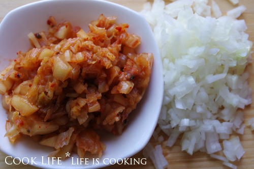 추석의 느끼함 김치볶음밥 김밥으로 달래 보세요.