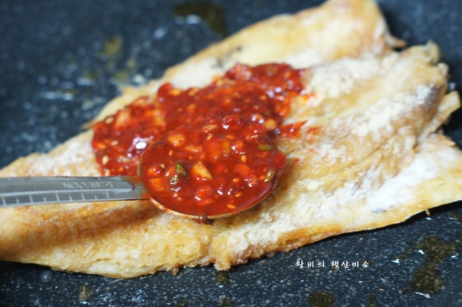 야채와 같이먹는 고소한 맛 황태 고추장 양념 구이