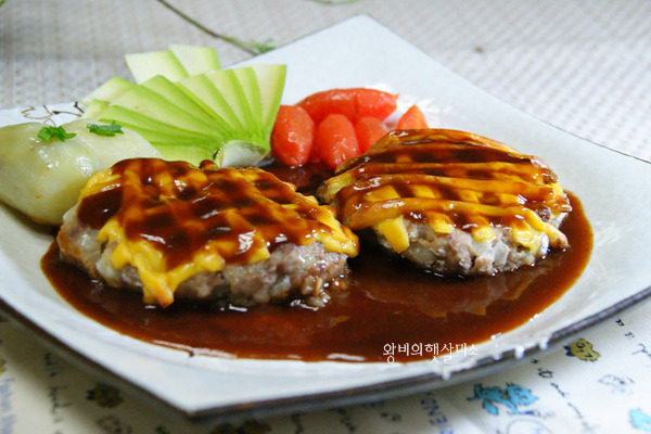 냉동실 고기 정리해서 만든 햄버거 스테이크 맛도 짱