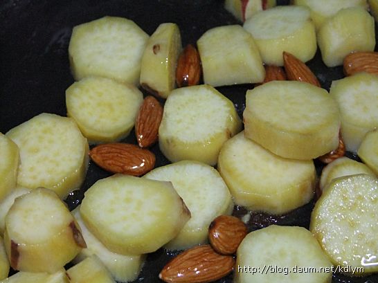 겨울철 아이의 최고간식!! 고구마 맛탕과 사과