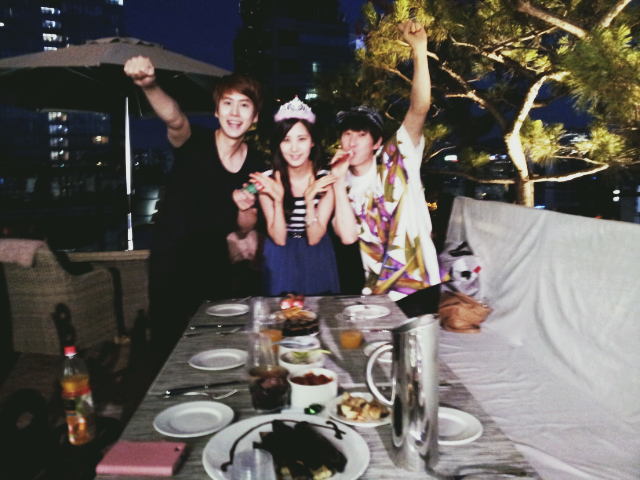 [PIC][27/06/2012] Seo Hyun tổ chức sinh nhật bên gia đinh SM 142696434FE9CB422408C3