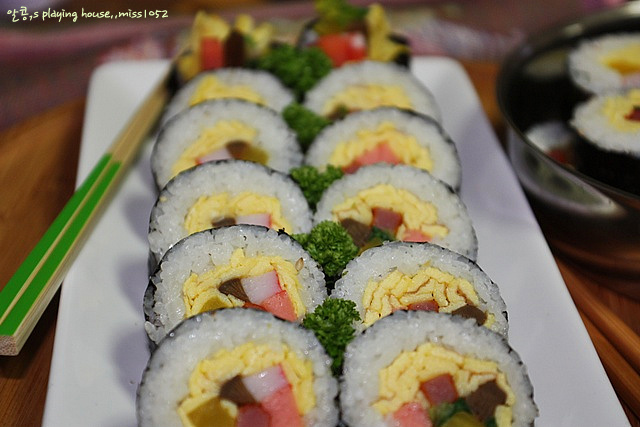 눈으로도 홀리고 맛으로도 홀려요- 봄꽃으로 둔갑한 여우 김밥