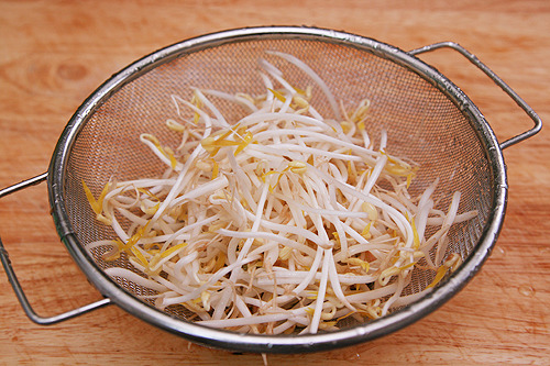 달걀노른자와 섞어먹어야 제맛! 후루루짭짭 맛좋은 야끼라면