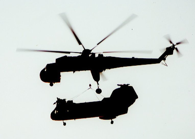 ch-47 . ARTILLERY MOVEMENT,160TH COMBAT AVN,GP,101ST ABN DIV.