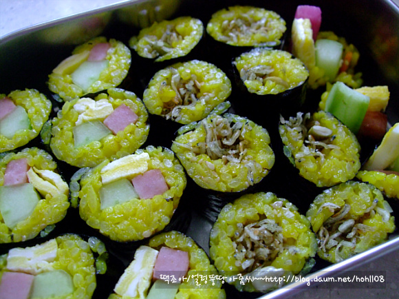 치자물로 노란김밥 세가지~꼬마김밥,멸치김밥,김치김밥