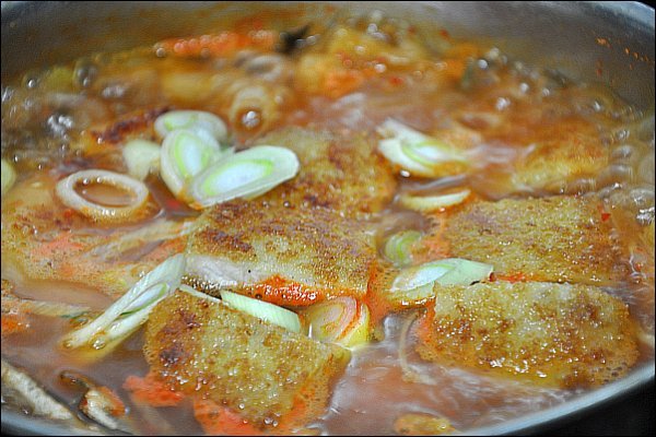 얼큰한 퓨전요리! 돈가스 김치찌개