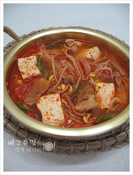 묵은지 돼지목살 김치찌개