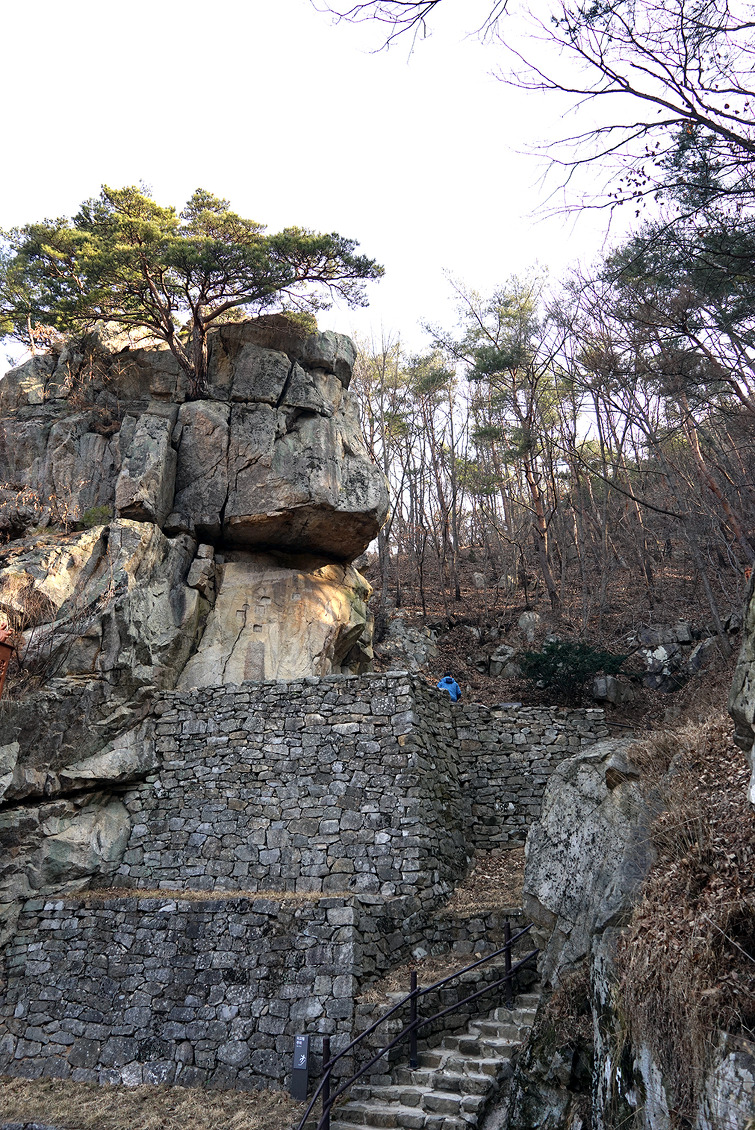 서산 용현리 마애여래삼존상