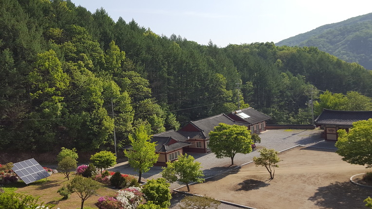 양평 불광산 정토사에 초파일 등을 달면서