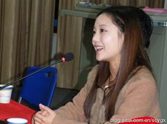 자샤오예(賈曉曄): 저우용캉의 부인