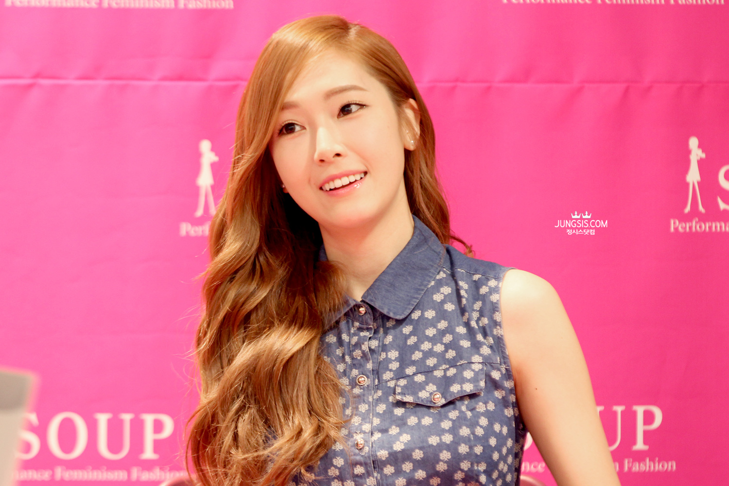 [PIC][04-04-2014]Jessica tham dự buổi fansign cho thương hiệu "SOUP" vào trưa nay - Page 3 271E364153A448FA1AB1A8
