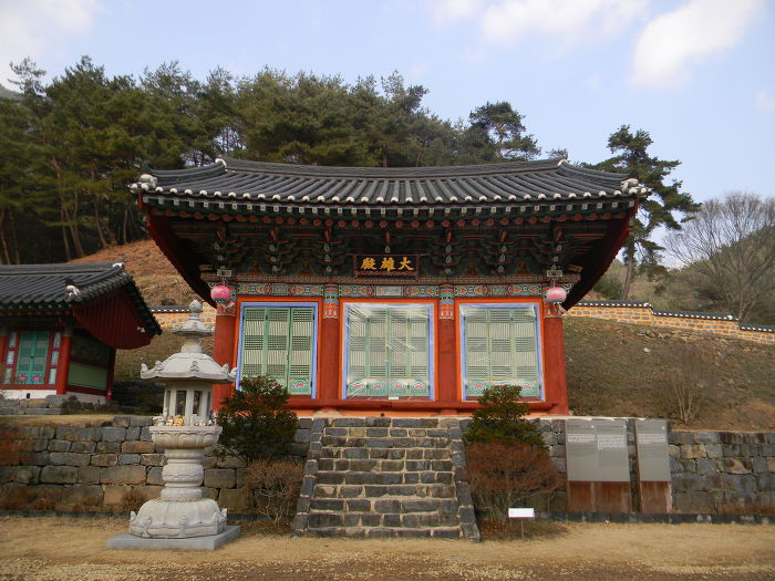 금산 보석사의 보석들 (보석사 대웅전, 목조석가여래삼존좌상, 은행나무)