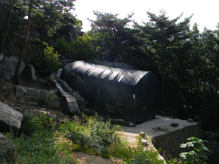 당당한 체격을 지닌 신라 후기 돌부처, 남산 열암곡 석불좌상 (열암곡 마애불상)