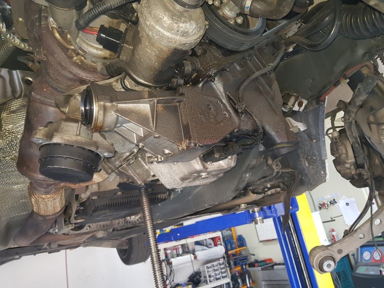 BMW F10.528iX.5시리즈 엔진오일 누유 수리, 경기 광주 오포 태전동 BMW 수리 잘하는 곳. 엔진오일 누유 정비