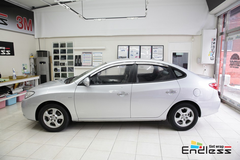 자동차의 태양열과 자외선 차단을 위한 썬팅 시공 - 대전 엔들리스